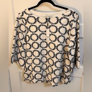 Chicos Women’s Geo Print Black & White Bubble Hem, Bell Sleeves Soft Stretchy
